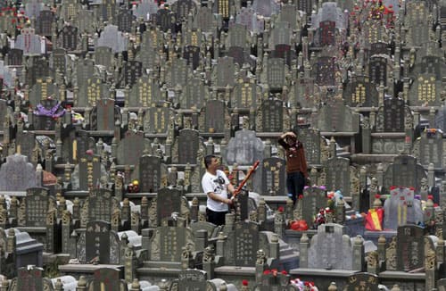 Trung Quốc và vấn đề bức bách khan hiếm đất nghĩa trang1