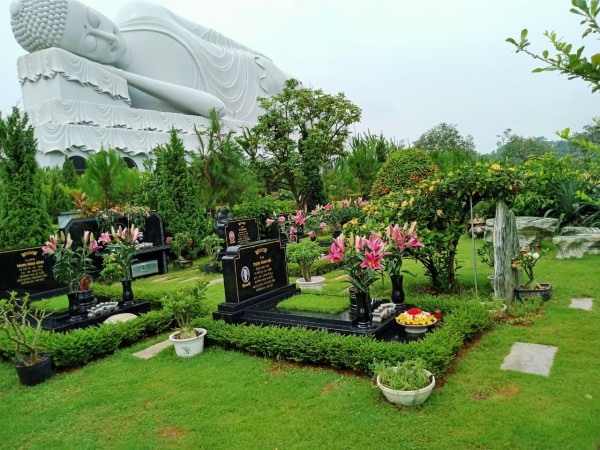 Khuôn viên mộ phần - gia đình 100m - Đồi Đại Phúc - Nghĩa trang phong thủy Thiên Đức 